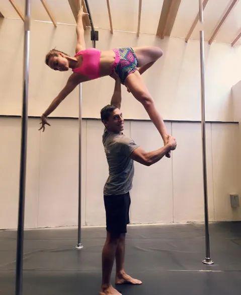 怎么练成人爬行视频,成人爬行训练视频教程解析