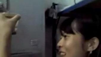 成人吃奶头黄色在线视频