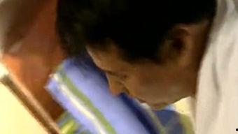 成人吃奶头黄色在线视频