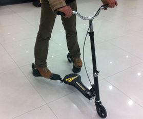 成人滑板车装扮视频,跟随视频学穿搭