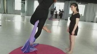 成人舞蹈撕横叉视频